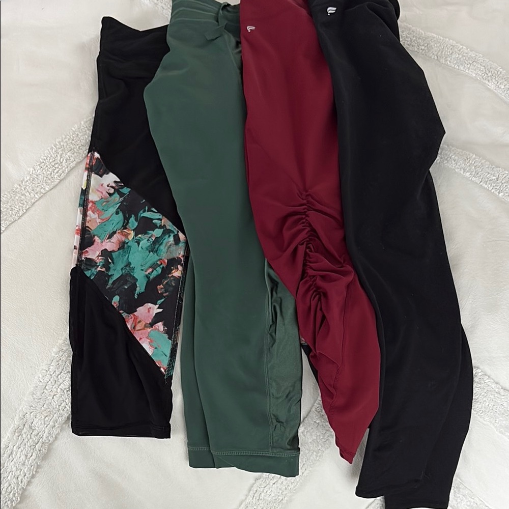 Fabletics leggings (4 pairs) and one top - S